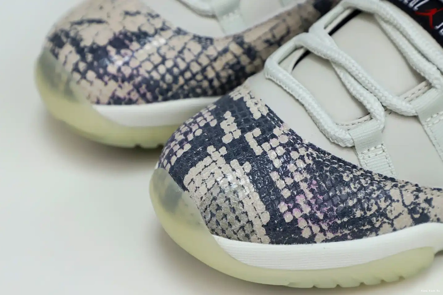 AIR SNAKESKIN LOW JORDAN 11 LIGHT Kimikick BONE 0807